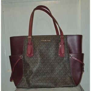 Michael Kors Voyager Berry Medium Logo Tote Bag
